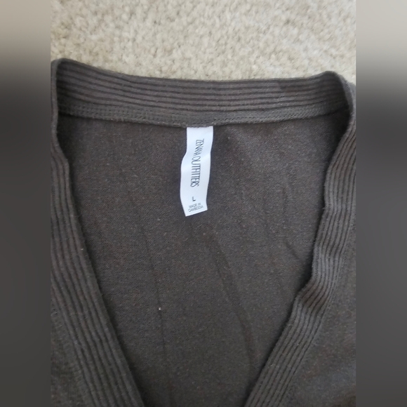 Olive Green Button-Up Quarter Sleeve Cardigan - Picture 4 of 4